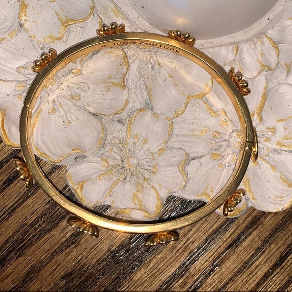 Juicy couture gold and white enamel daisy bangle - Picture 4 of 6